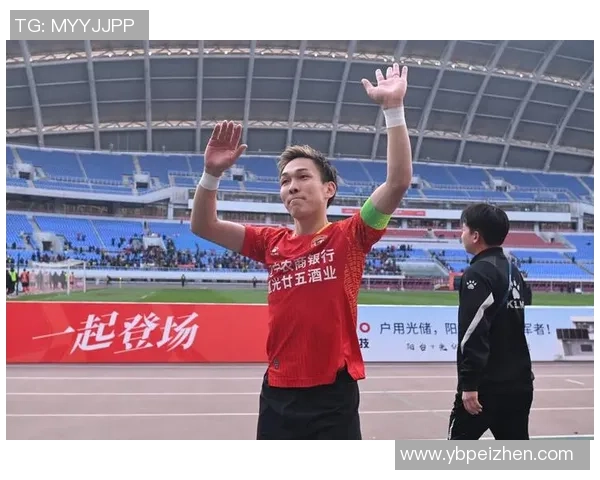 深圳足球队的转型之路:从低谷到巅峰的奋斗与追求 深圳足球队的转型之路:从低谷到巅峰的奋斗与追求